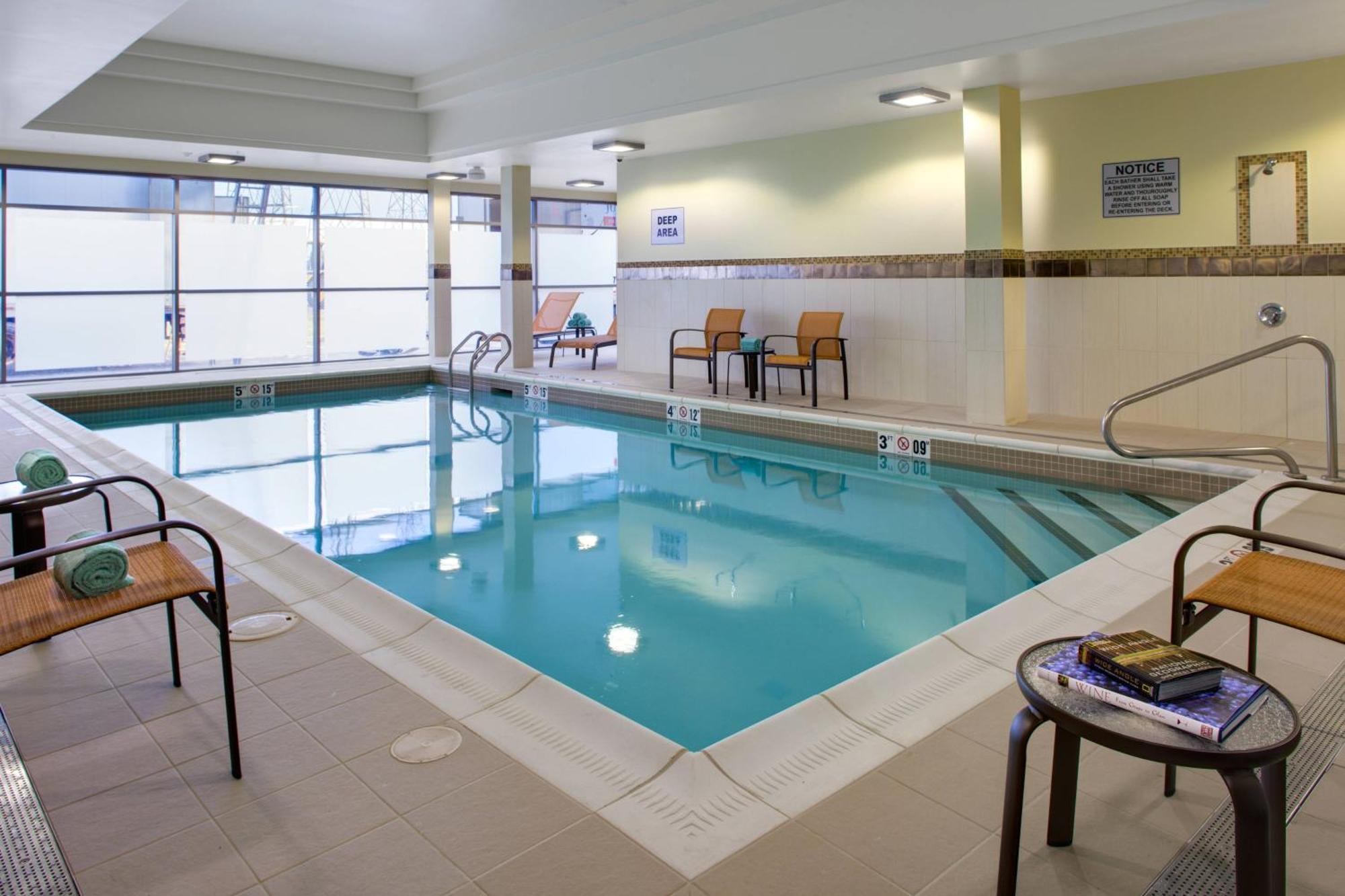 Hotel Courtyard By Marriott London Exterior foto